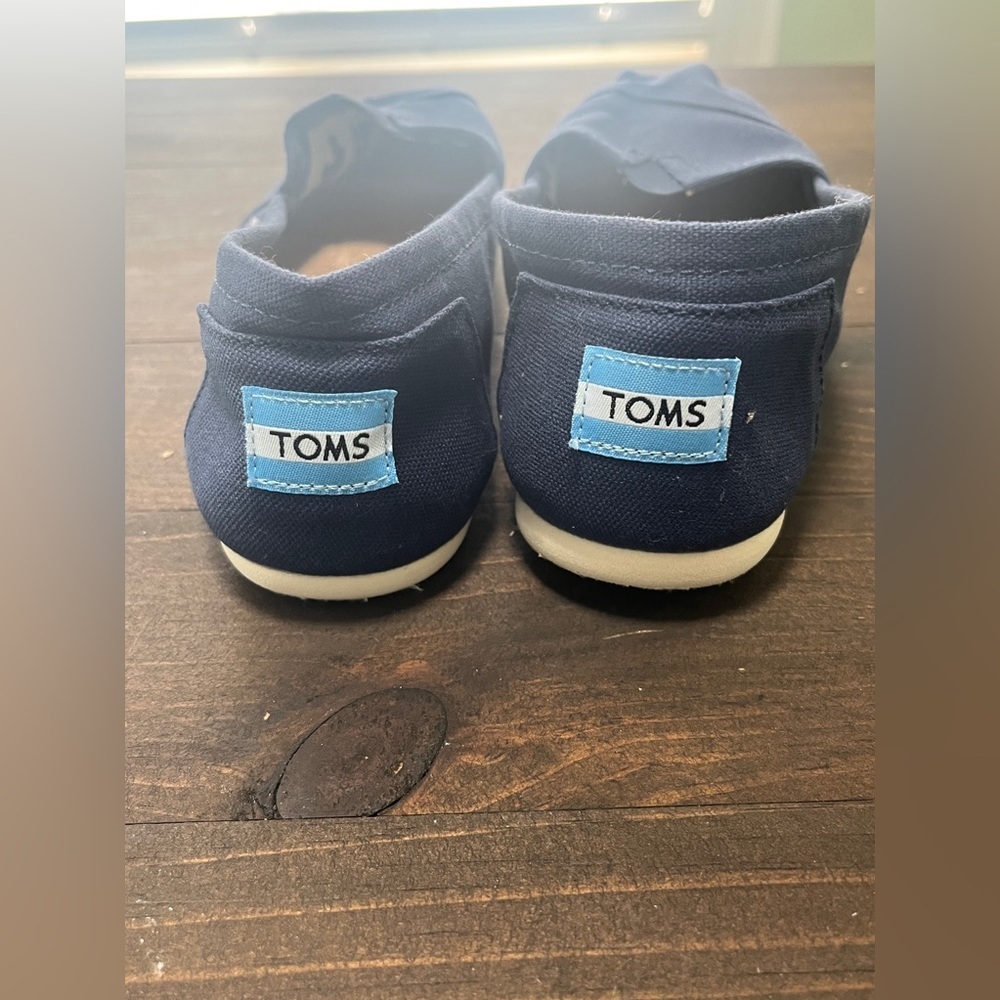 TOMS Size 8.5 - Picture 5 of 6